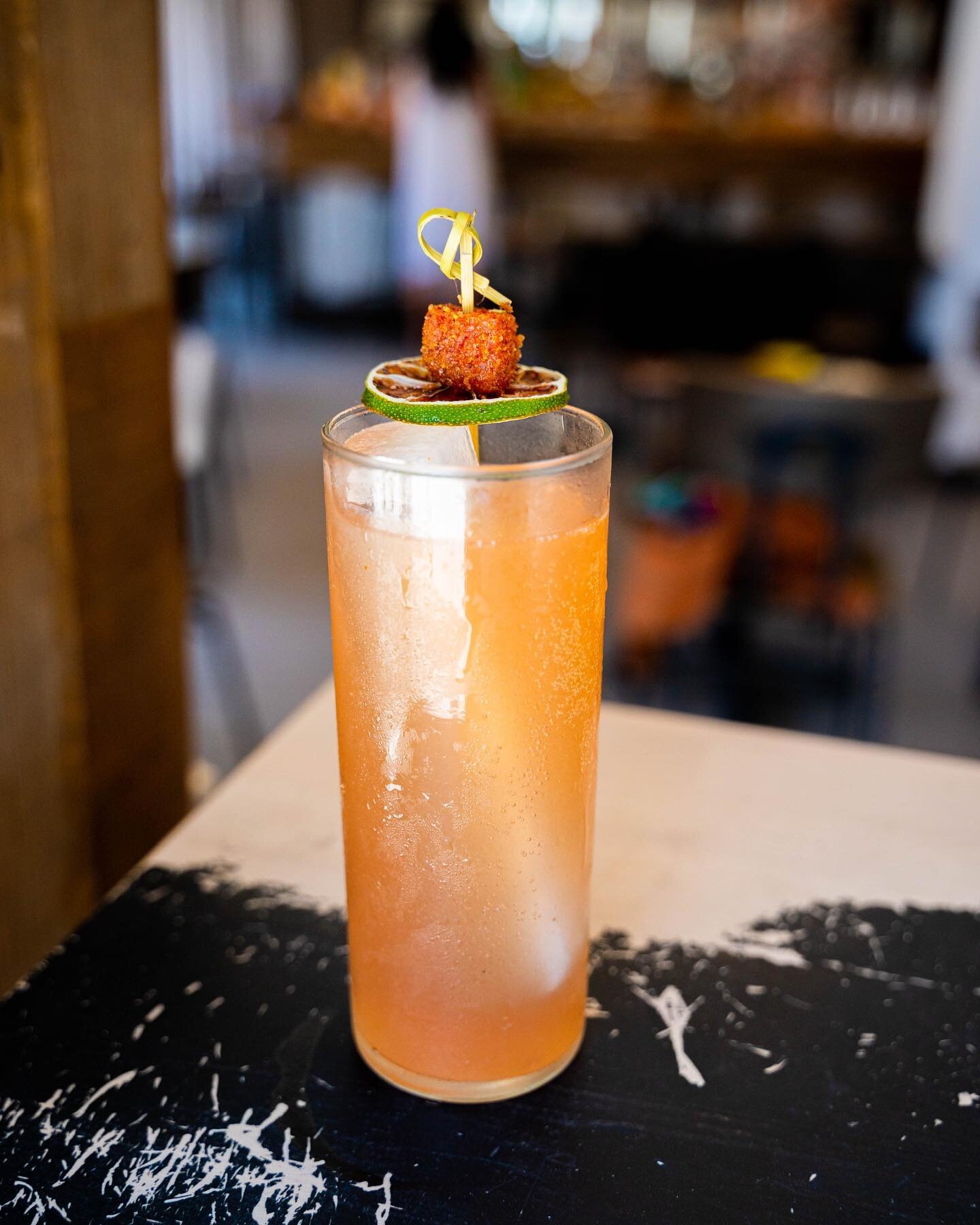 &ldquo;You Boys Like Mexico??&rdquo; (remember, it&rsquo;s a movie quote-themed menu rn!!) is such a sexy drink 😮&zwj;💨 @dannygotdonuts&rsquo; favorite drink to make 🫰🏽🫰🏽
La Luna Mezcal, Juerte Destilado de Pulque, Alma Tepec Licor de Chile Pa