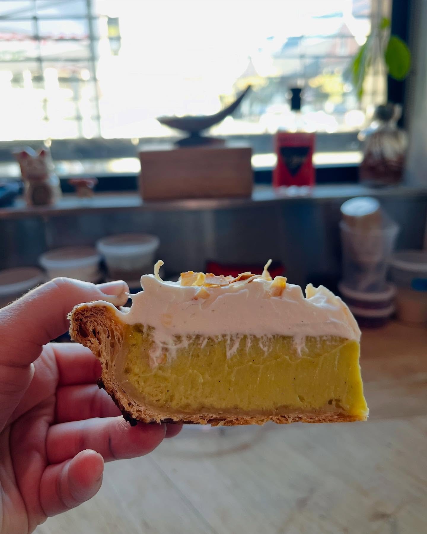 okay now slice of @sam.robinson.pastry&rsquo;s pandan custard coconut cream pie 🌈🥥🏹