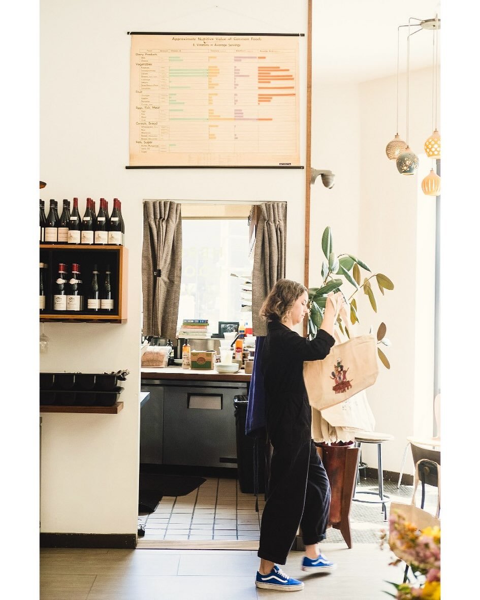Hi, guys 🤍 We need some help filling our seats this week, esp tonight &mdash; if you can? You&rsquo;re the ones who make the room feel warm and sweet and give it the vibes I&rsquo;ve never quite been able to articulate. I am incredibly resistant to 